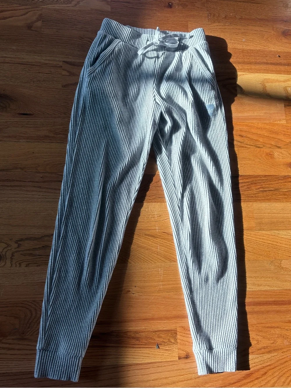 ALO Yoga Muse Jogger Sweatpants in Athletic Heather Grey